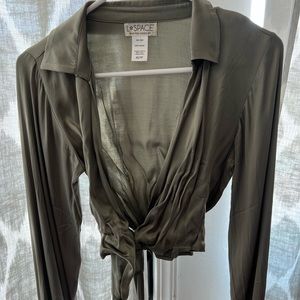 Cropped blouse with tie around
